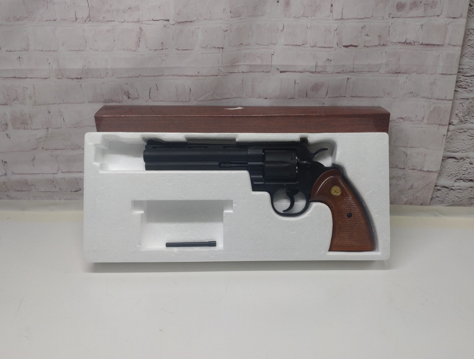 コルトパイソン 357magnum 6inch R-model 