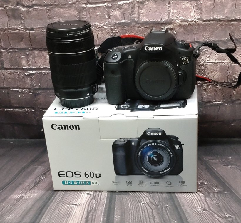 ケース多少の傷みあり